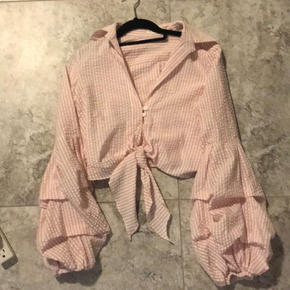 Cropped lightweight link gingham Petersyn blouse!